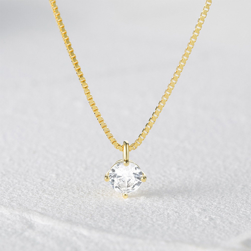 18K Gold Classic Round Cut Diamond Necklace