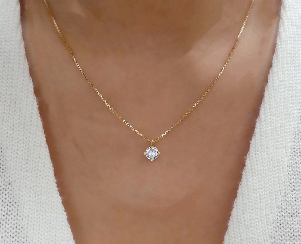 18K Gold Classic Round Cut Diamond Necklace